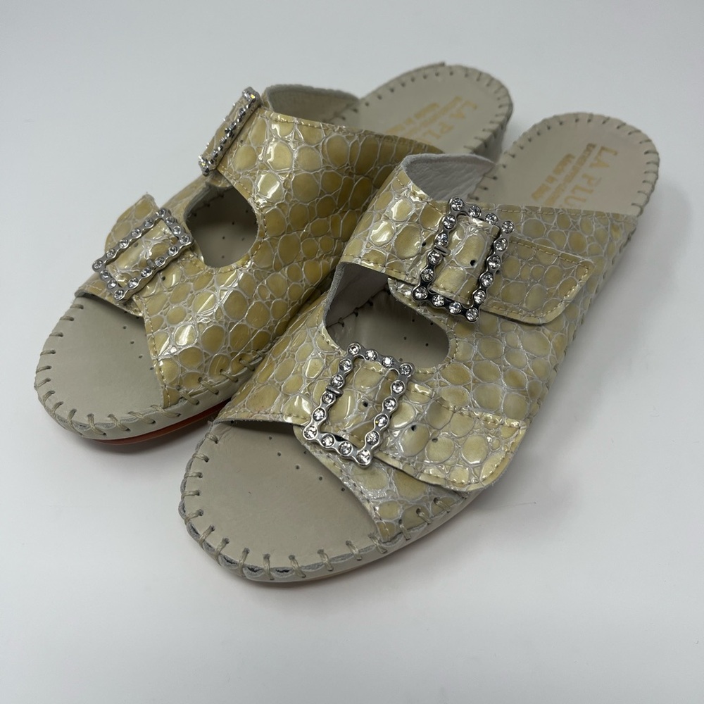 LA PLUME Jen Sandals White/Ivory Rhinestone Size 38EU Size 7US Italian NEW
